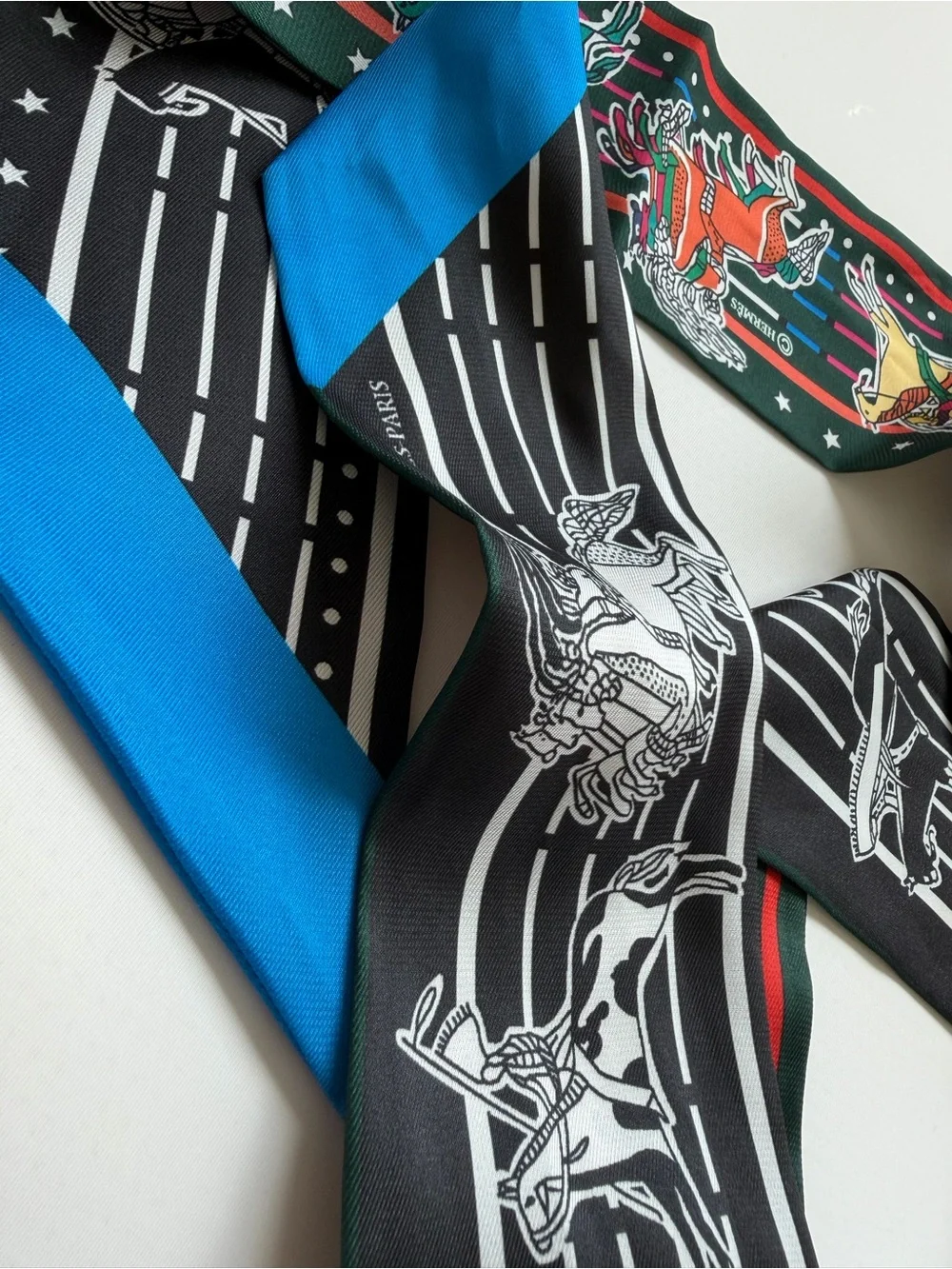 Hermès Pani La Shar Pawnee silk twilly scarf,
